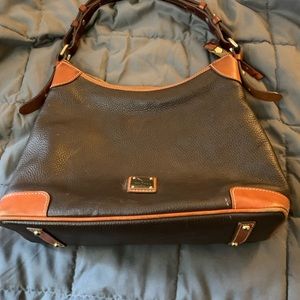 Dooney & Burke Pebble Grain Hobo 17419173 zipper closure Adjustable 9 x 5  lined